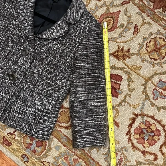 Beautiful jacket. - Picture 5 of 9